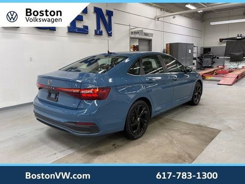 Used 2025 Volkswagen Jetta SE w/ Black Wheel Package image 4