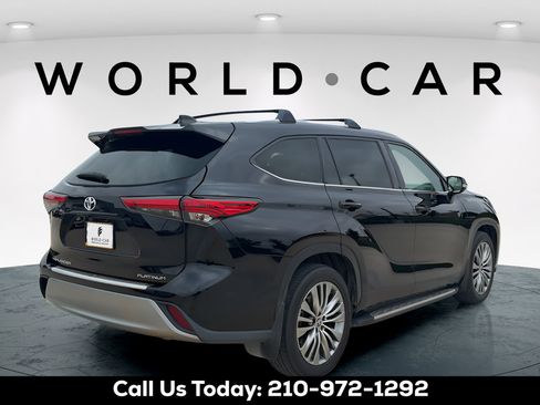Used 2021 Toyota Highlander Platinum FWD image 4
