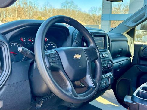 Used 2023 Chevrolet Silverado 1500 Custom AWD/4WD image 17