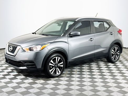 Used 2019 Nissan Kicks SV image 4