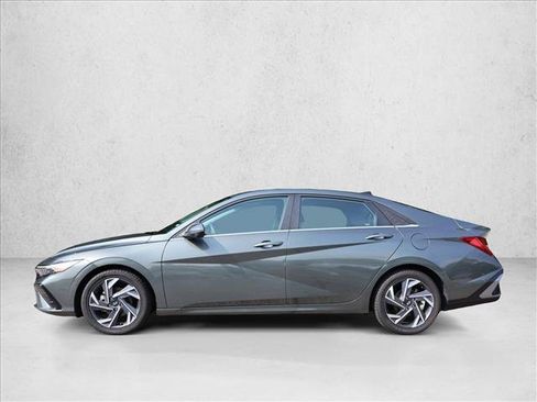 Certified 2024 Hyundai Elantra Limited FWD image 8