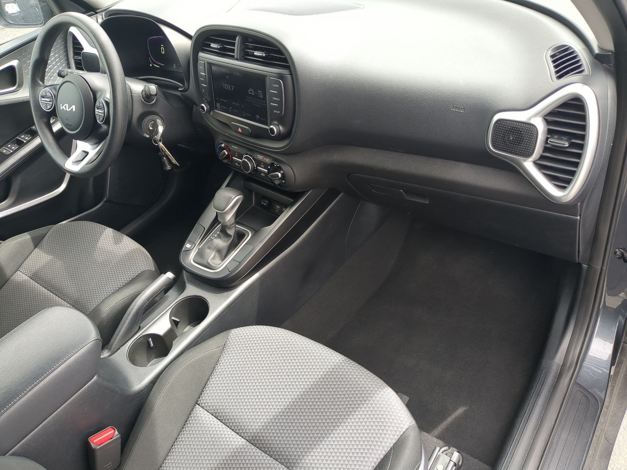 Used 2023 Kia Soul LX w/ Option Group 015 FWD image 32