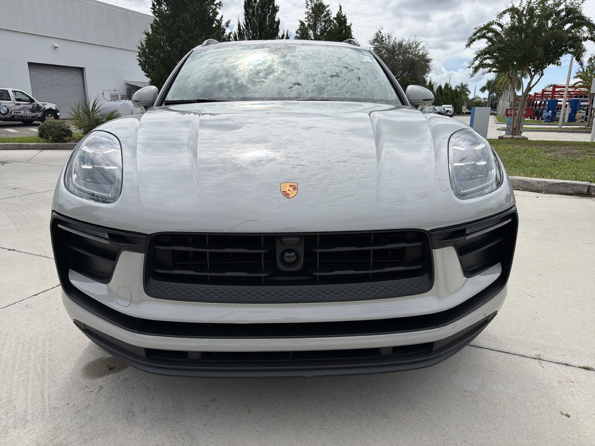 Used 2023 Porsche Macan Turbo AWD/4WD image 2