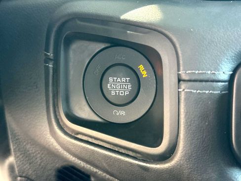 Used 2025 Jeep Gladiator Rubicon AWD/4WD image 28