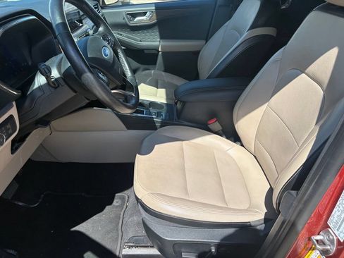 Used 2020 Ford Escape Titanium AWD/4WD image 14