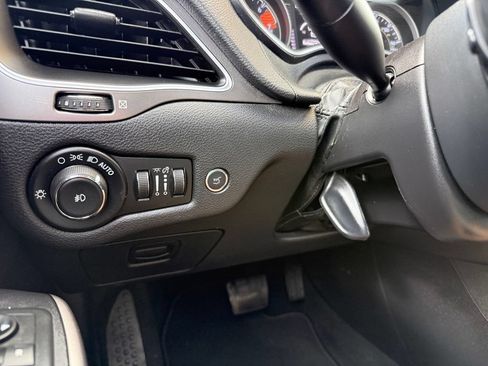 Used 2019 Jeep Cherokee Latitude Plus w/ Comfort/Convenience Group FWD image 35