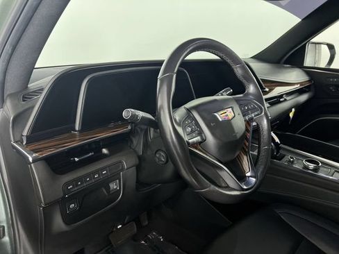 Certified 2024 Cadillac Escalade Luxury AWD/4WD image 10