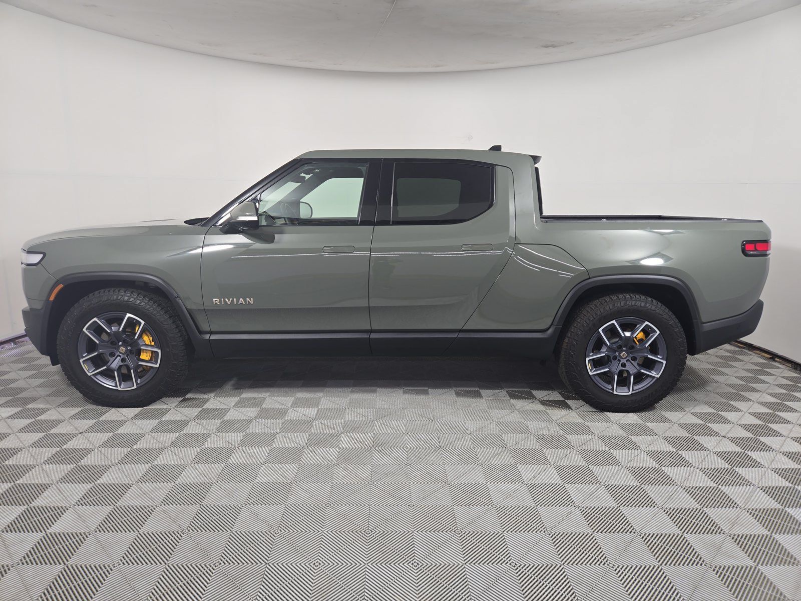 Used 2022 Rivian R1T Launch Edition AWD/4WD image 2