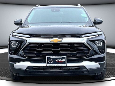 Used 2025 Chevrolet TrailBlazer LT FWD image 2