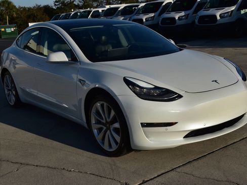 Used 2018 Tesla Model 3 Long Range image 1