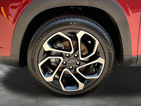 Used 2024 Chevrolet Trax RS FWD image 25