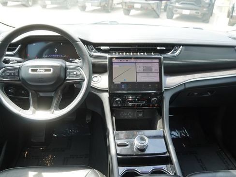 Used 2023 Jeep Grand Cherokee L Limited AWD/4WD image 15