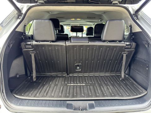 Used 2021 Toyota Highlander XLE AWD/4WD image 37