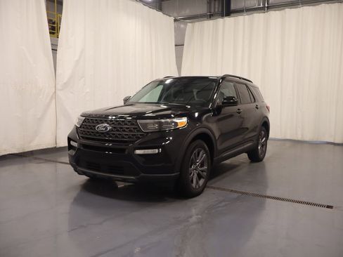 Used 2023 Ford Explorer XLT w/ Equipment Group 202A AWD/4WD image 6