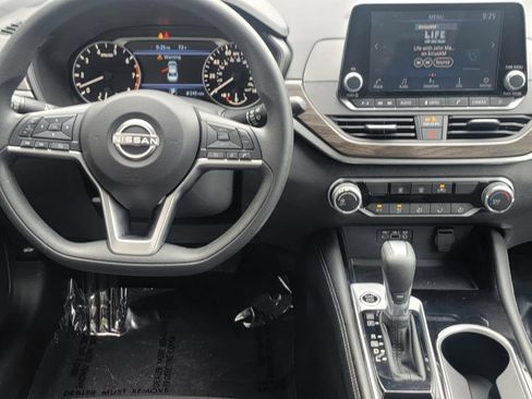 Used 2023 Nissan Altima 2.5 SV FWD image 18