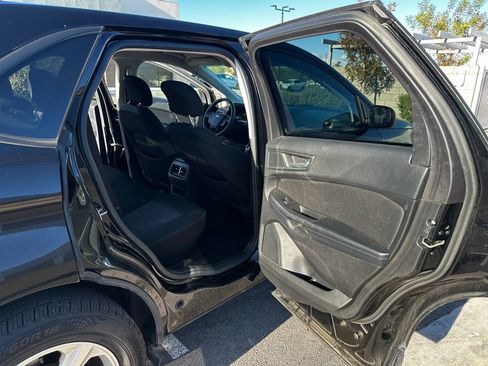 Used 2018 Ford Edge SE image 13