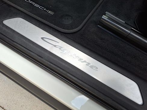 Used 2024 Porsche Cayenne AWD/4WD image 32