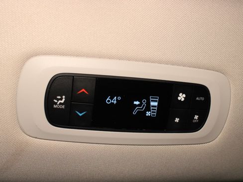 Used 2024 Chrysler Pacifica Touring-L FWD image 35