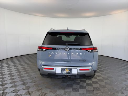 Used 2023 Nissan Pathfinder Platinum w/ Cargo Package AWD/4WD image 10