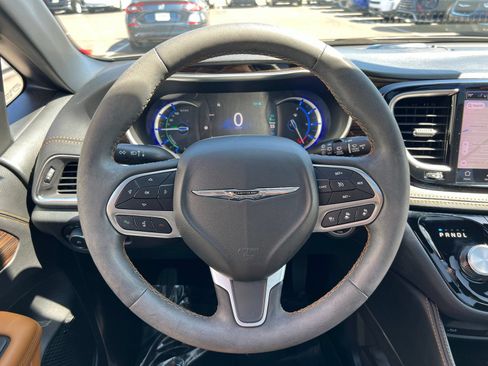 Used 2023 Chrysler Pacifica Pinnacle FWD image 39
