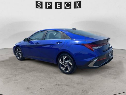 Used 2025 Hyundai Elantra SEL FWD image 3