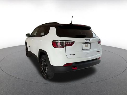 Used 2025 Jeep Compass Trailhawk AWD/4WD image 9