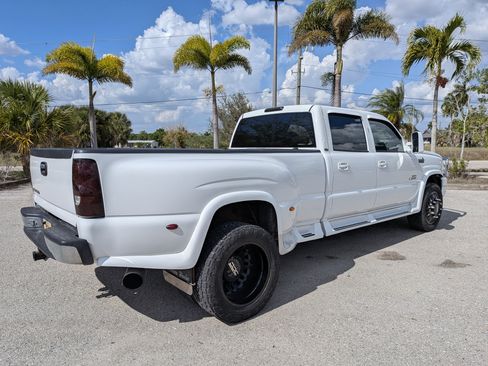 Used 2006 Chevrolet Silverado 3500 LT w/ Onstar Plus Package AWD/4WD image 4