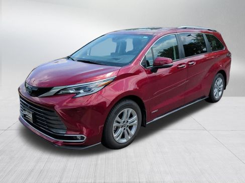Certified 2021 Toyota Sienna Platinum AWD/4WD image 2