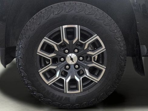 Used 2024 Chevrolet Colorado Z71 w/ Z71 Convenience Package 2 AWD/4WD image 31