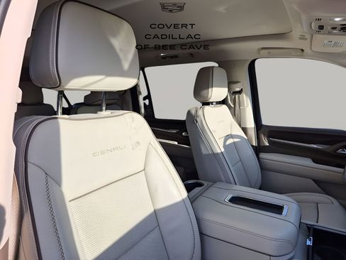 Used 2023 GMC Yukon XL Denali image 17
