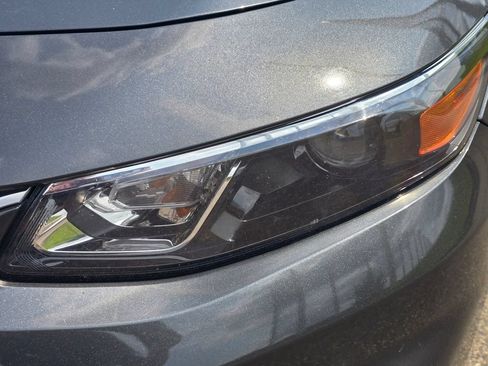 Used 2018 Chevrolet Malibu LT FWD image 7