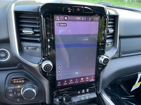 New 2026 RAM 1500 4x4 Crew Cab image 17