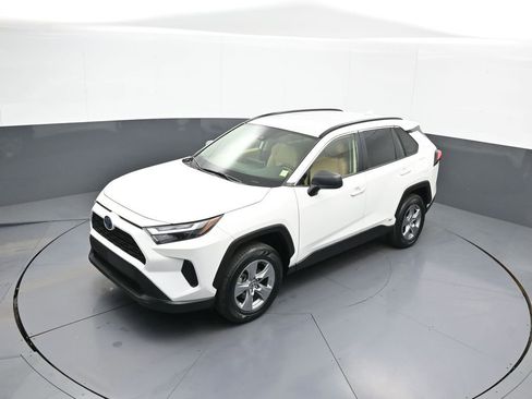 Certified 2024 Toyota RAV4 LE AWD/4WD image 33
