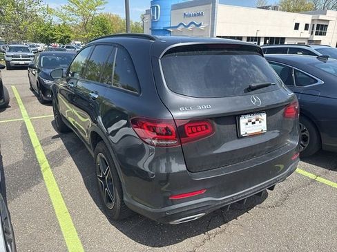 Used 2022 Mercedes-Benz GLC 300 4MATIC image 3
