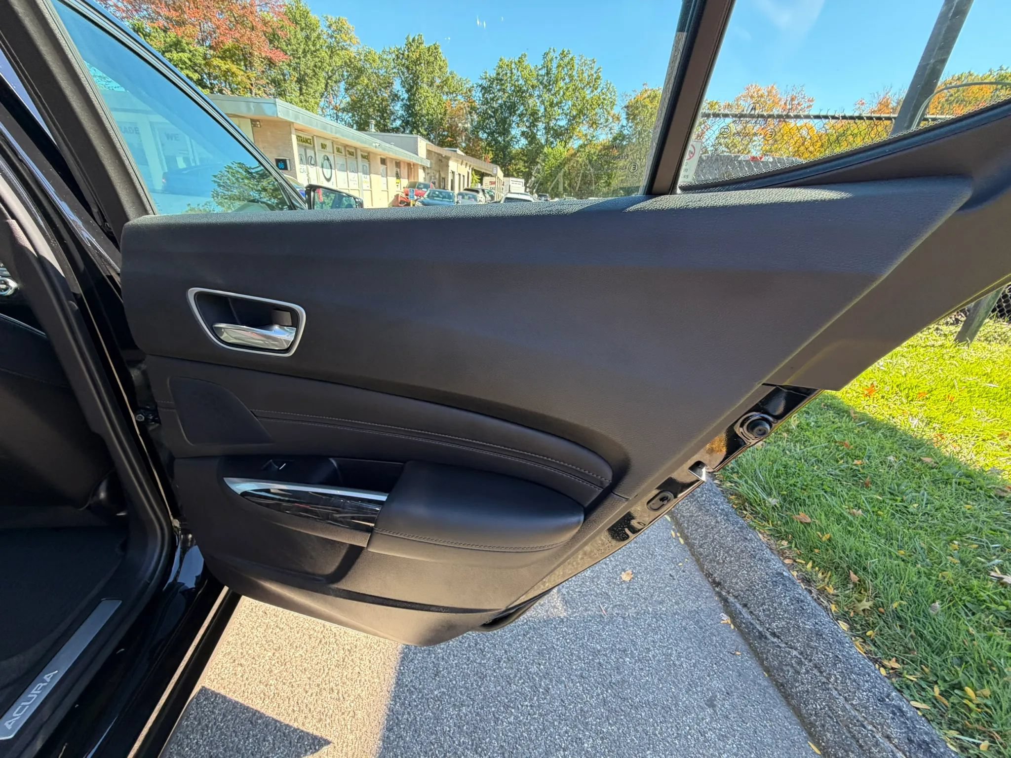 Used 2018 Acura TLX w/ Technology Package FWD image 17