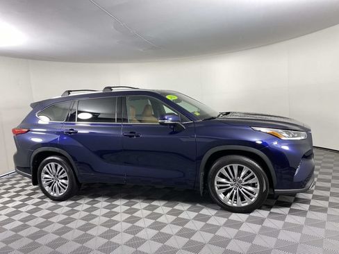Used 2023 Toyota Highlander Platinum AWD/4WD image 10
