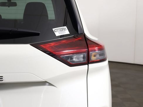 Used 2023 Nissan Rogue SV w/ SV Premium B Package AWD/4WD image 16