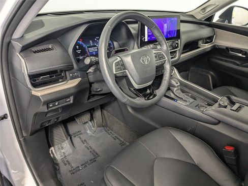 Used 2024 Toyota Grand Highlander Platinum image 9