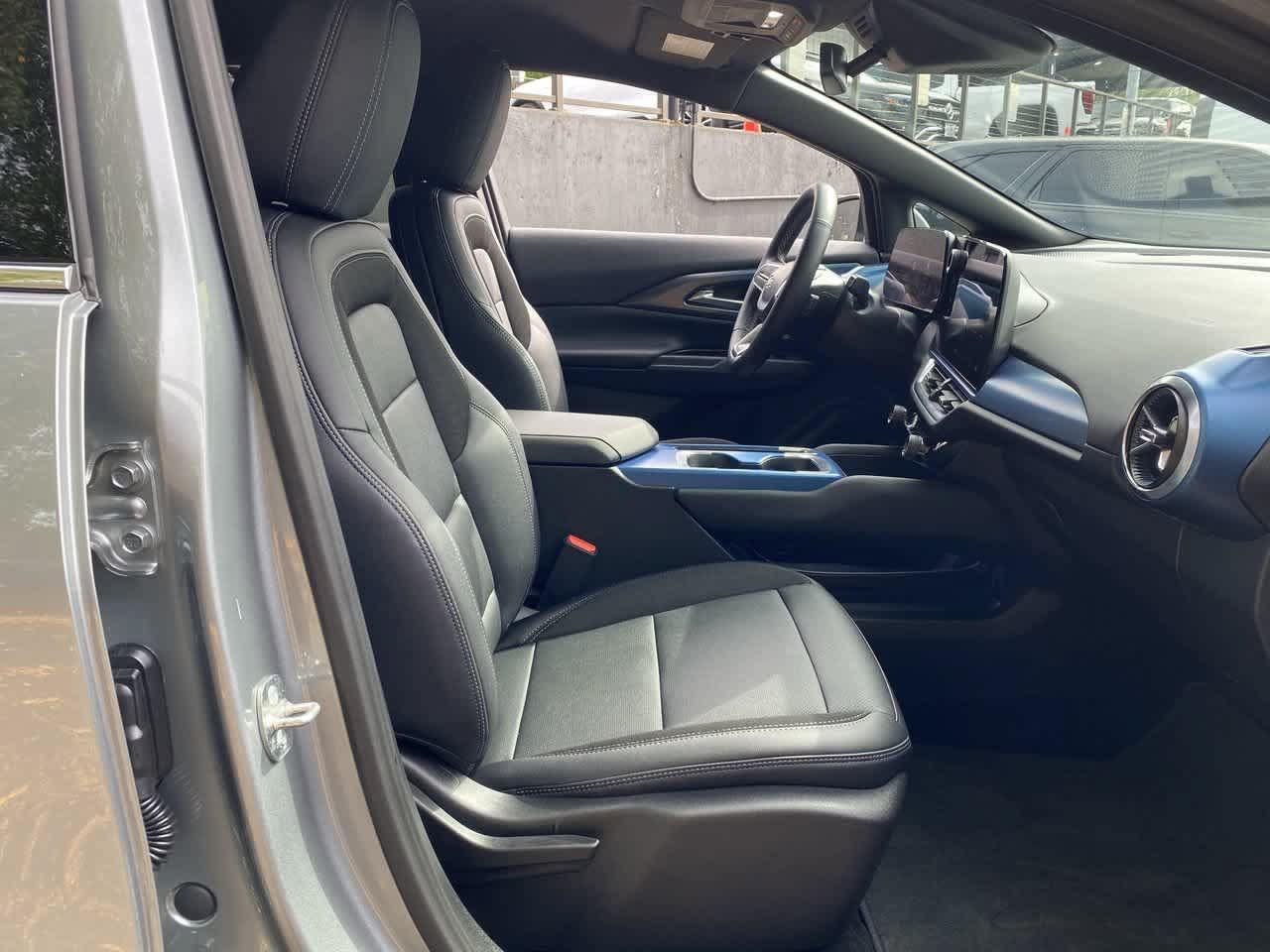 Used 2026 Chevrolet Equinox EV LT FWD image 18