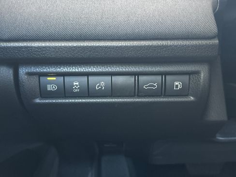 Used 2025 Toyota Camry LE w/ Convenience Package image 26