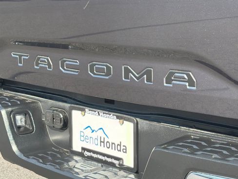 Used 2022 Toyota Tacoma TRD Off-Road w/ Black Out Package (TMS) AWD/4WD image 12