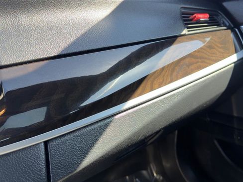 Used 2012 BMW 550i xDrive Sedan image 27