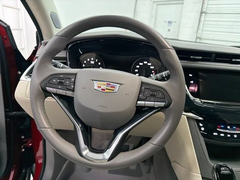 Used 2024 Cadillac XT6 Premium Luxury w/ Technology Package FWD image 16
