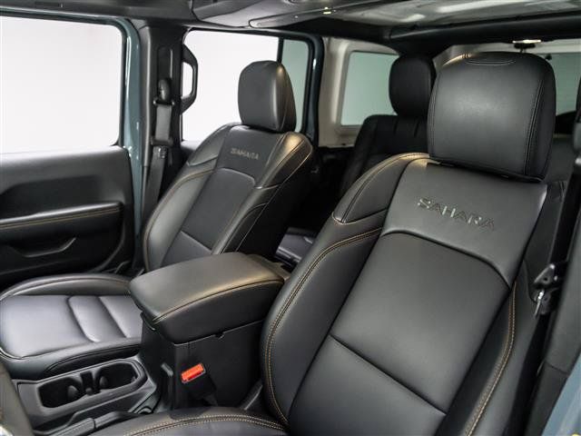 Used 2024 Jeep Wrangler Unlimited Sahara w/ Technology Group AWD/4WD image 17