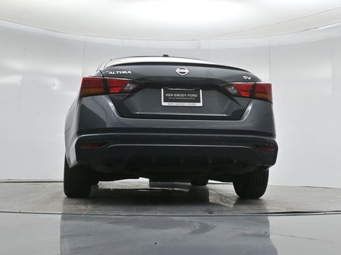 Used 2022 Nissan Altima 2.5 SV image 48