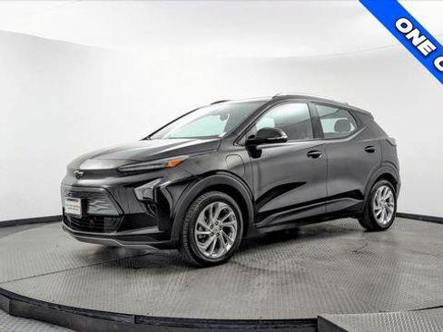 Used 2023 Chevrolet Bolt EUV LT FWD image 2