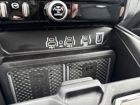 Used 2025 RAM 2500 Limited AWD/4WD image 23