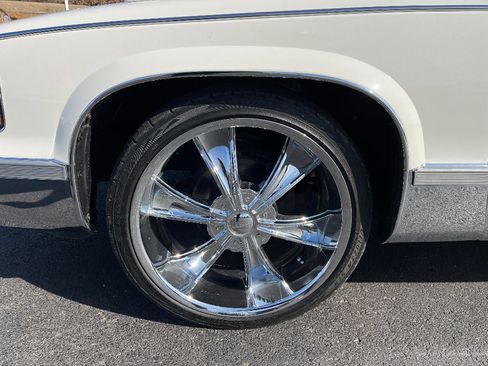 Used 1993 Cadillac Fleetwood Sedan image 4