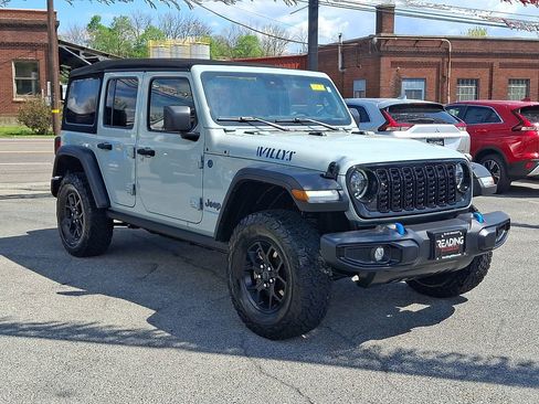 Used 2024 Jeep Wrangler Unlimited image 4