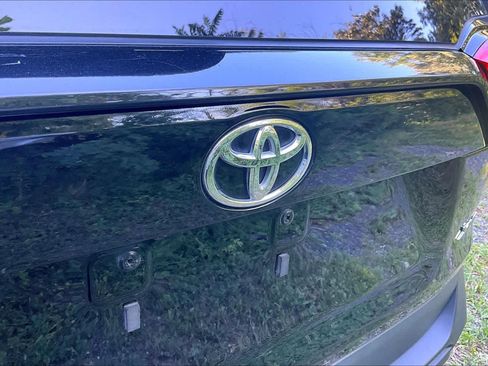 Used 2025 Toyota RAV4 XLE FWD image 31